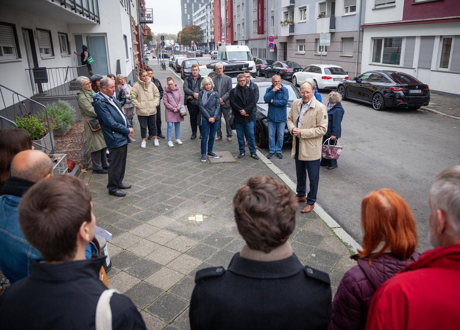 Neue Stolpersteine in der Innenstadt verlegt Mannheim.de